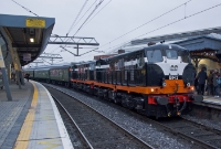 Seen complete with vintage oil lamps, B142 leads the pioneering 141 Class loco B141 at Connolly Station, having arrived with the return working of the RPSI&#39;s &#39;Diesel Do&#39; railtour from Longford.