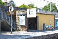 This small structure located on the up platform at Dalkey Station only houses ticket barriers. This side of the station can be accessed from the Ardeevin Road.