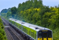 No.2607 leads a combined 2600/2800 Class railcar set away from Donabate with a stopping service from Dublin to Drogheda. Donbate Station can just be seen in the distance.