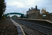 This the Midland Great Western Railway&#39;s station at Dromod, without any trains in view. The two storey building, footbridge, signal cabin and goods shed are all MGWR origin. This was taken in October 2003 before the Sligo line was modernised.
