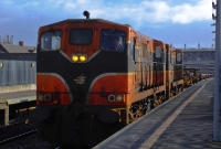 141/181 Class locomotives Nos.146+190, dating from 1962 and 1966 respectively, lead a permanent way train west through Drumcondra. Both these locos have since been preserved by the Irish Traction Group.