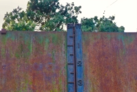 The water gauge attached to the tank indicates that it is full.