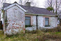 The derelict crossing keepers house at Lynchford level crossing between Dunsandle and Loughrea.